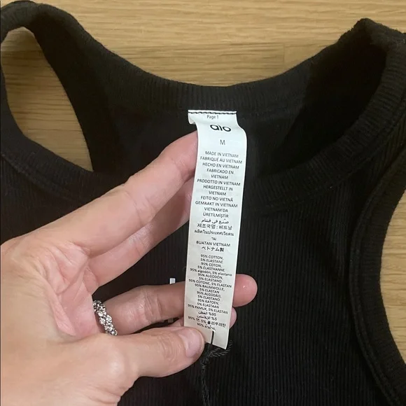 NWT ALO Yoga Aspire Women's Black crop Tank Top - Picture 2 of 3